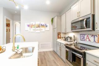 Spacious Contemporary Townhome with Private Rooftop - Nashville - 1