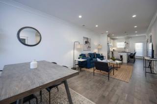 Ten Minutes to Broadway Gorgeous Gated Townhome - Nashville - 3