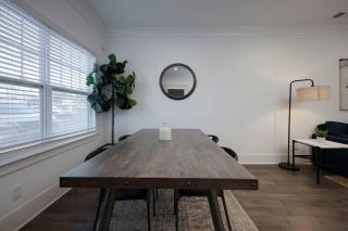 Ten Minutes to Broadway Gorgeous Gated Townhome - Nashville - 2