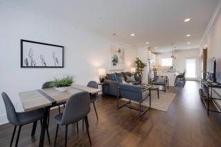 Ten Minutes to Broadway Stylish Gated Townhome - Nashville - 5