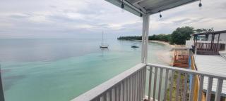 The Red Door Beach House, Buye Beach - 3