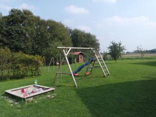 Ferienwohnung Krabbe 2, Bensersiel, mit gemeinschaftlichen Garten - Holtgast - 1
