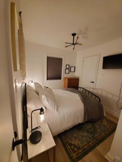 Modern Pine Tree Chalet with HOT TUB, Outdoor TV, VIEWS, Games & POOL 5 mins away!! - 6