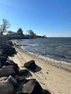 Cheerful 3bd Cape feet from beach, river access - 4