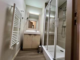 Résidence Le Panoramic - Appartement lumineux · Départ et retour skis aux pieds · Piscine · Parking inclus · Spa MAE-0351 - Magland - 2