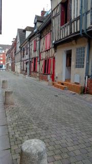 Heart of Beauvais Airport 15 min by bus, Studio - Beauvais - 8