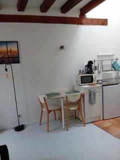 Heart of Beauvais Airport 15 min by bus, Studio - 2