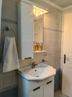 Emis House Krioneri - 1