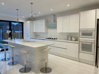 5 Bedroom Modern and Spacious House in London - - 5