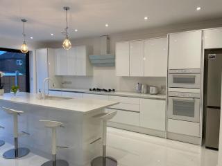 5 Bedroom Modern and Spacious House in London - - 8