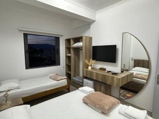 Lola's Rooms - Gjirokastër - 7