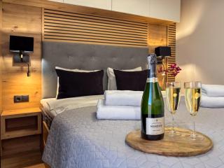 URBAN APARTMENTS GLOBAL SKYLINE, 15th Floor No 23, Free Garage, Self Check-in, No Deposit - 6