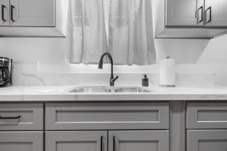 Bakersfield Sunset Stay - 3