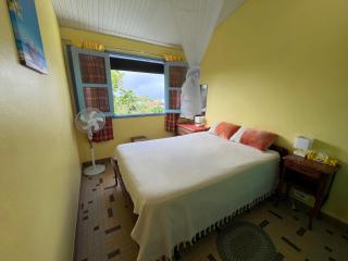 Cheerful 3 bedroom home with stunning views - 1