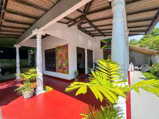 Queens Gate Surf Resort - 6