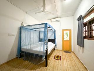 Queens Gate Surf Resort - 9