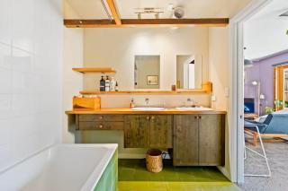 Bright bedroom in beautiful house in Preston close to the action! - Melbourne - 4