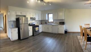 3BR-2BA Deluxe Apartment with Fireplace and Balcony - 1