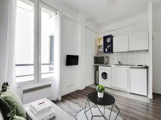 Studio - 2P- Place de Clichy - Paris - 7