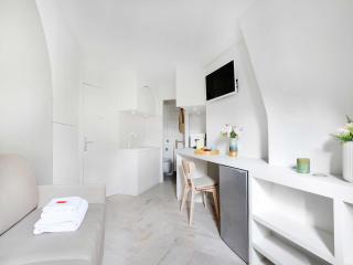 Newly renovated studio 2P- Elysée St-Honoré - Paris - 7