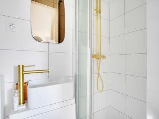 Newly renovated studio 2P- Elysée St-Honoré - Paris - 4