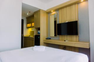 Minimalist and Warm Studio at Transpark Bintaro Apartment By Travelio - Tangerang - 7