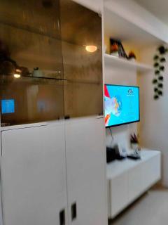 28th Floor Tower C 1-Bedroom Unit with Netflix and Free Wifi - 9