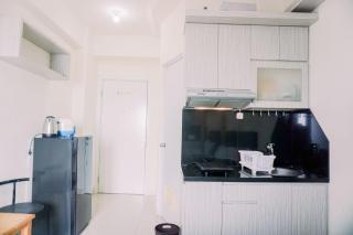 Enjoy Living and Warm Studio at Serpong Garden Apartment By Travelio - Tangerang - 3