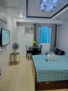 16th Floor Tower A Pool View Studio Unit with Unlimited Internet Access and Modern Amenities - Manila - 2