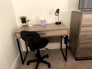 Downtown Escape - Stylish Living with Free Parking - 8