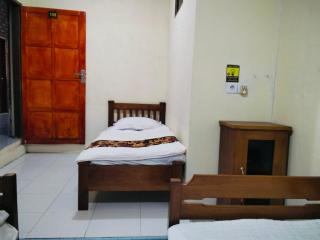 Penginapan Bunga Sonsang kamar Family Tripel - - 3