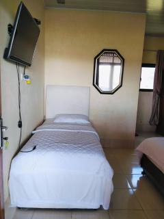Penginapan Bunga Sonsang kamar Family Tripel - - 1