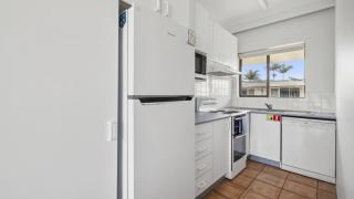 Ocean Parade 7 - Stylish Renovated Apt, Pool, Spa, Sleeps 4, Cafes - Coffs Harbour - 4