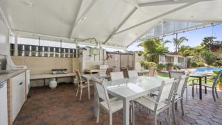 Ocean Parade 16 - Sleeps 4, Pool, Steps To Beach, Cafes - Coffs Harbour - 2
