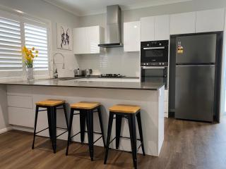 Luxury 7 Bedroom Home - Sleeps 16 Guests - - 6