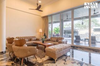 StayVista at Blush Belle - Pool and Wifi - 4