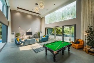 SaffronStays Six Degrees - 6BR pool villa with high-ceiling interiors, lawns, swings & pool table near Awas Beach - 8