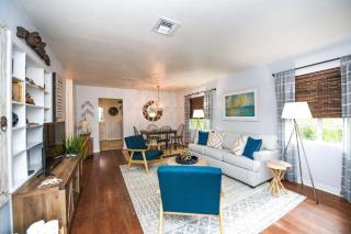Casa Posada - So Close You Can Hear the Waves Historic Beach Cottage w Beach Gear - Anna Maria - 2