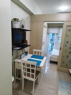 Homey 1 Bedroom Condo with Blacony and Wifi - Manila - 4