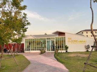 THE O-ZONE AIRPORT Riviera Lodge - 2