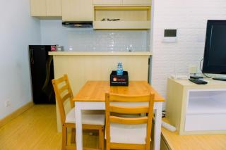 Comfortable and Modern Look 1BR at CitraLake Suites Apartment By Travelio - Jakarta - 5