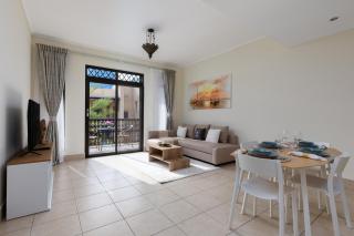 Maison Privee - Stylish & Spacious Apartment in Downtown Dubai - 0