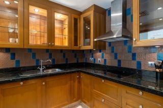 Maison Privee - Stylish & Spacious Apartment in Downtown Dubai - 3