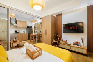 1BR Condo with balcony at Azure Urban Resort Residences - Manila - 5