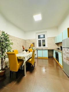 Charming 5BR Shared Apt, Minutes from Atzgersdorf - Wenen - 5