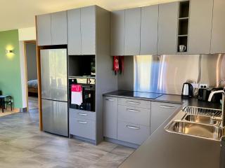 Salt House Brand New Bayside Accomodation - Bream Creek - 4