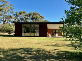 Salt House Brand New Bayside Accomodation - Bream Creek - 0