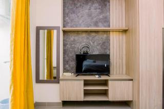 Homey and Cozy Living Studio Apartment at B Residence By Travelio - Tangerang - 6
