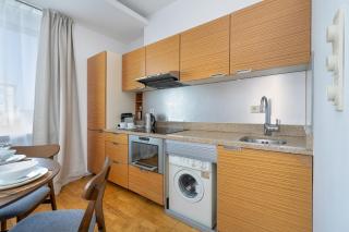 Beautiful Apartment Aleje Marcinkowskiego with Balcony by Noclegi Renters - Poznań - 3