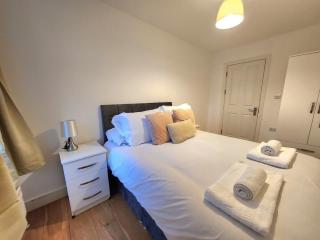 Comfortable 2BR Flat - 1 Min to Tube, Sleeps 6 - Londra - 1